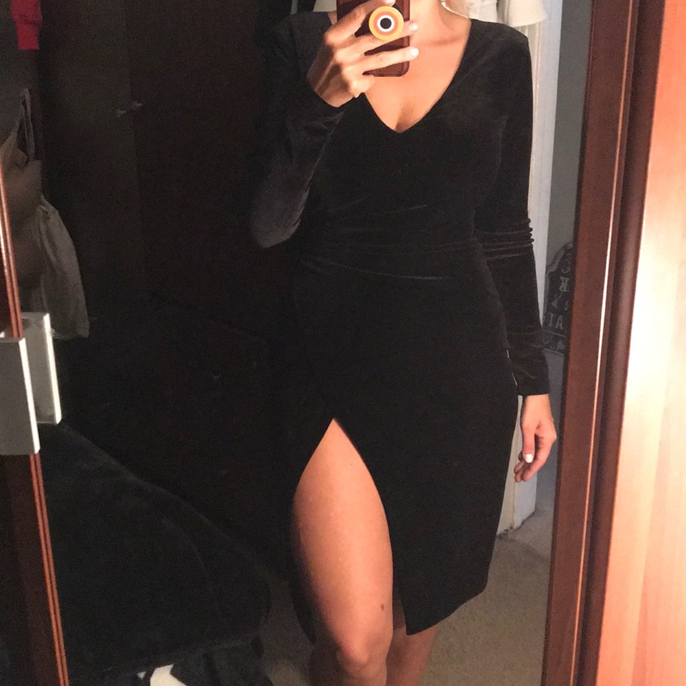 Black Halo Miramar Velvet Sheath Dress - Picture 3 of 5